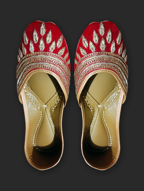 Red Jutti with Gold Leaf Design Threadwork - Nonita Fashion