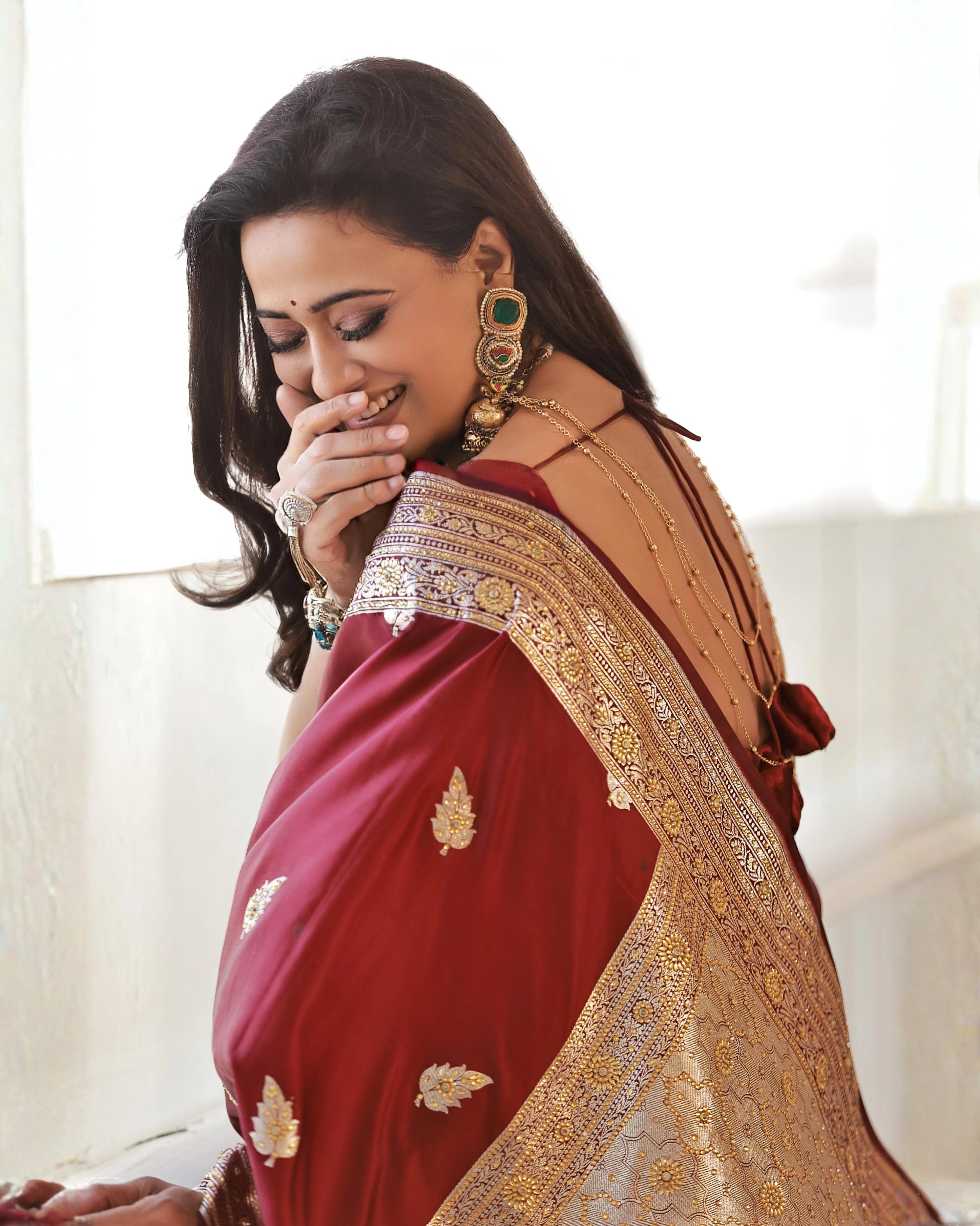 Maroon Pure Banarasi Silk Saree with All-Over Gold Zari Border Floral Leaf Design and Matching Blouse