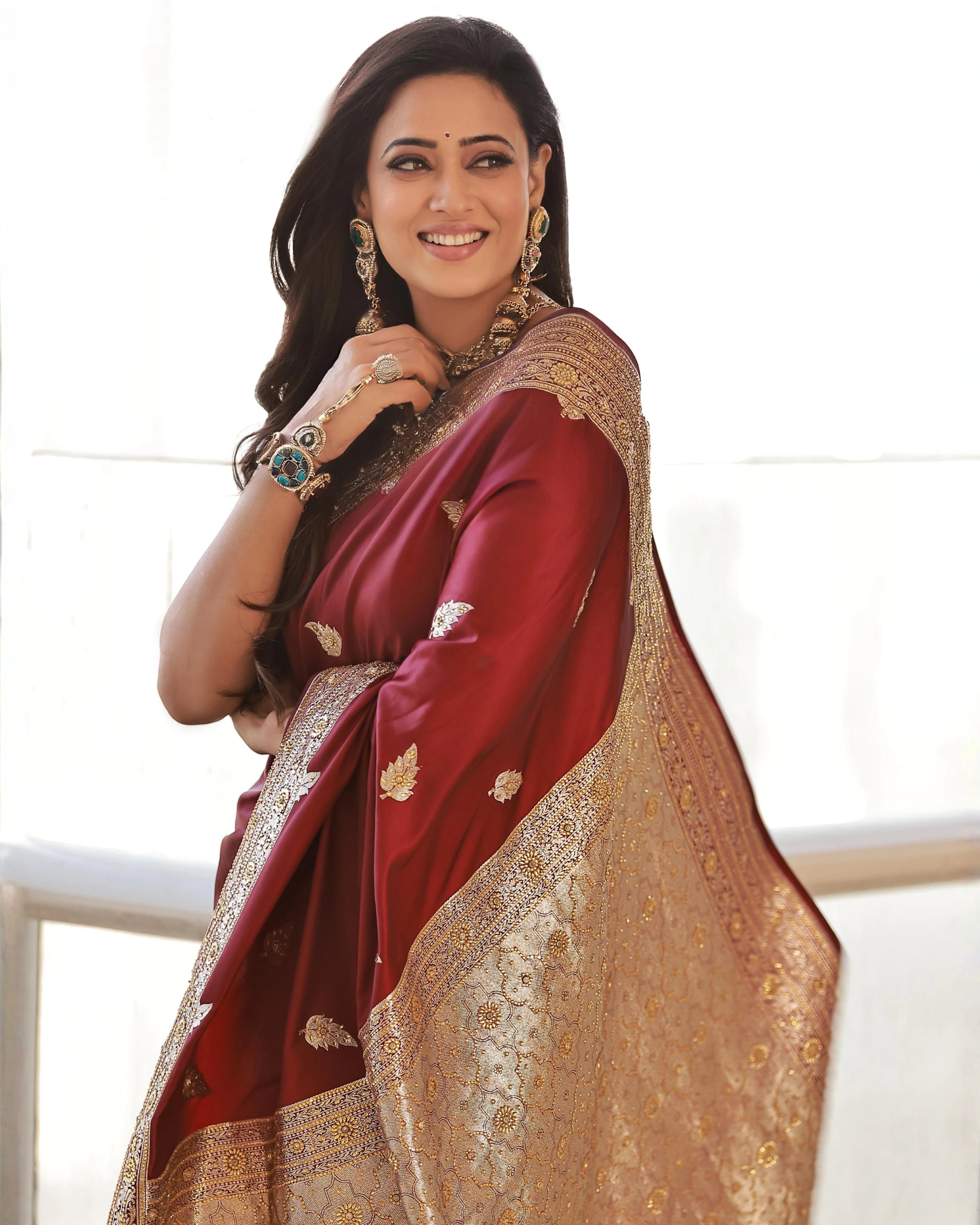 Maroon Pure Banarasi Silk Saree with All-Over Gold Zari Border Floral Leaf Design and Matching Blouse