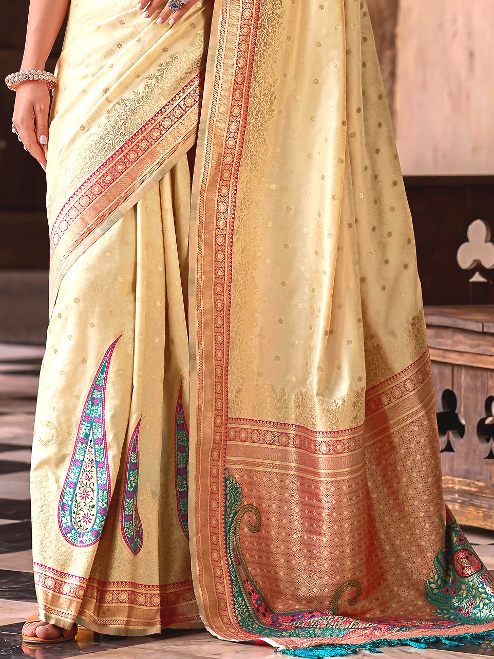 Sweta Moksha Saree - Nonita Fashion